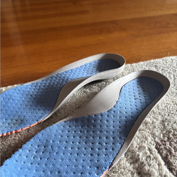 Vionic Sneakers - Picture 6 of 6